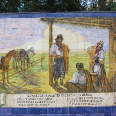 L'histoire de la colonisation de l'argentine sur une place à Mendoza