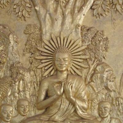 Bouddha dore dans la pagode d'argent