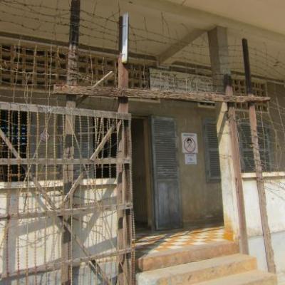 Barbeles du musee genocidaire S 21