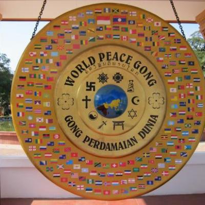Le gong de la paix... Car les bons gongs font les bonzes amis...