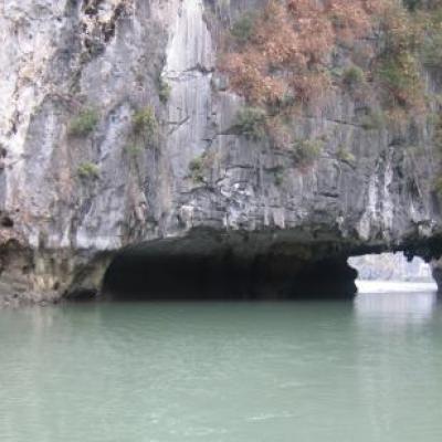 accès à une petite crique de la baie