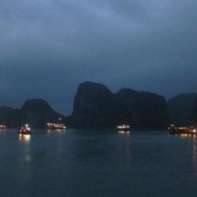 Baie d'Ha Long de nuit