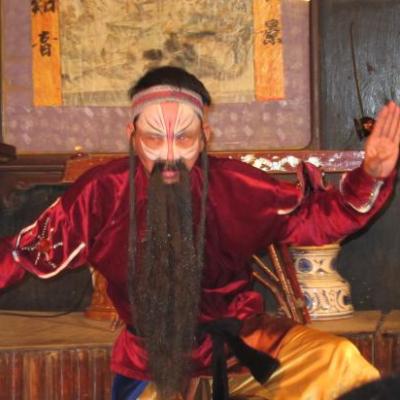 Danse traditionnelle a Hoi An