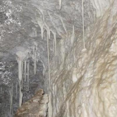 Grotte calcaire sur le Kepler Track