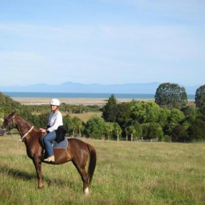 Promenade equestre, a Maharau (occasion du premier galop sur une plage)