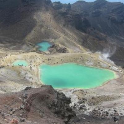 lac emeraude dans le parc de Tongariro