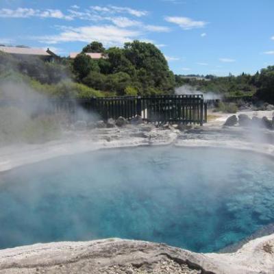 geysers et sources d eau chaude dans un village Maori