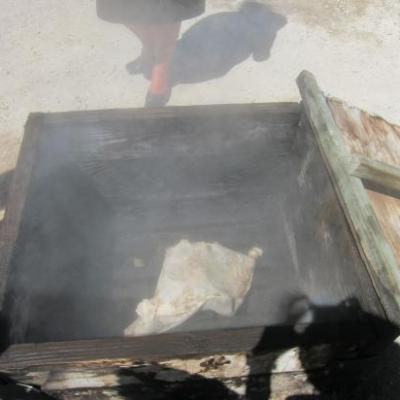 cuisine a la vapeur (Hangi) dans un village Maori