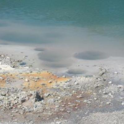 geysers et sources d eau chaude dans un village Maori