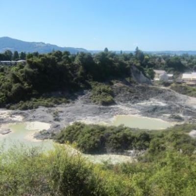 geysers et sources d eau chaude dans un village Maori
