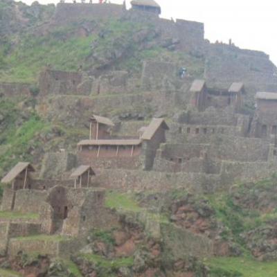 Site inca de Pisac (bâtiements de stockage, en hauteur pour conserver les aliemnts)