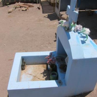 Une p'tite bière en l'honneur du défunt (cimetière de San Miguel de Azapa)